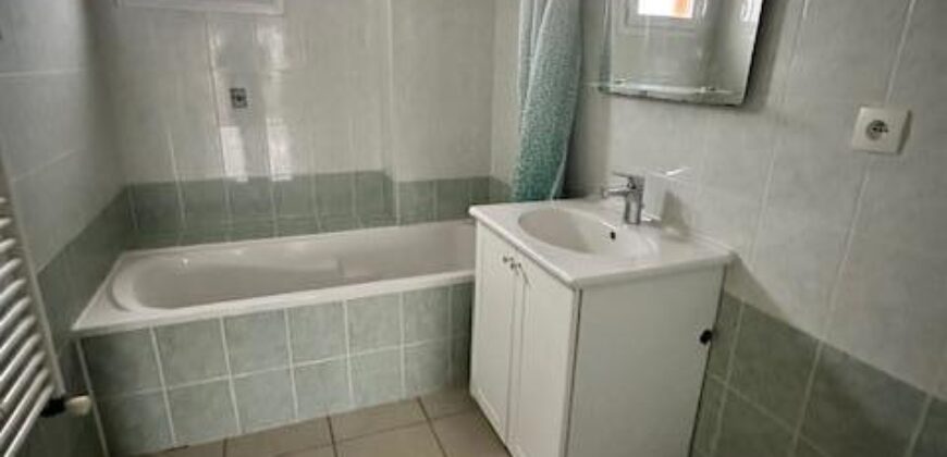 Réf : GES00630019-930, 3 pièce(s), LE PEAGE DE ROUSSILLON