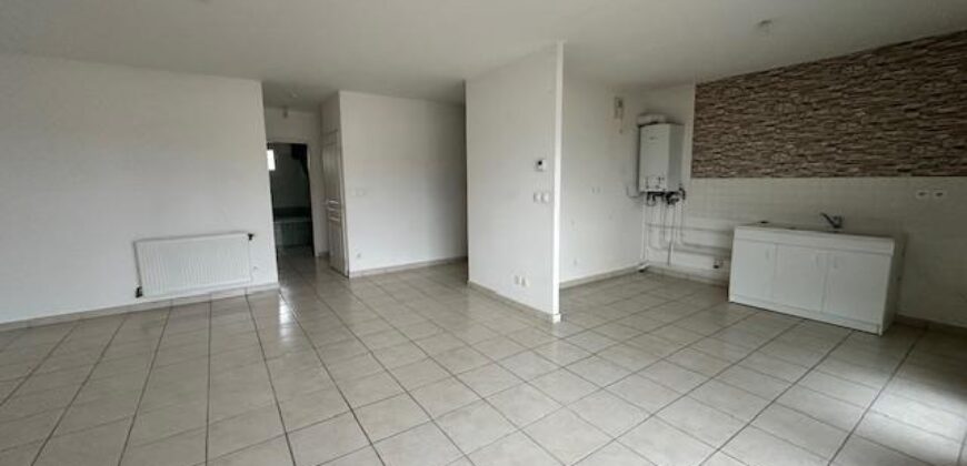 Réf : GES00630019-930, 3 pièce(s), LE PEAGE DE ROUSSILLON