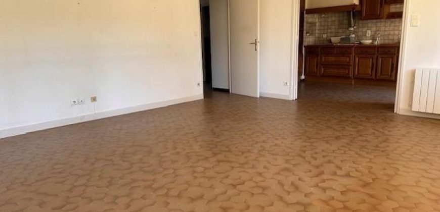 Réf : GES01140014-930, 3 pièce(s), LE PEAGE DE ROUSSILLON