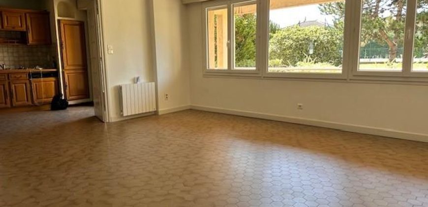 Réf : GES01140014-930, 3 pièce(s), LE PEAGE DE ROUSSILLON